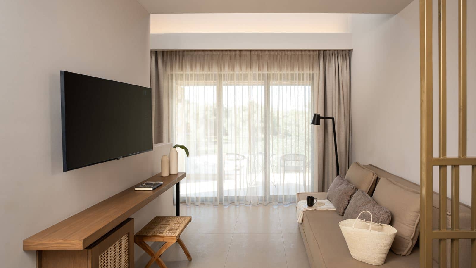 rooms-suite-family-duplex-pool-view