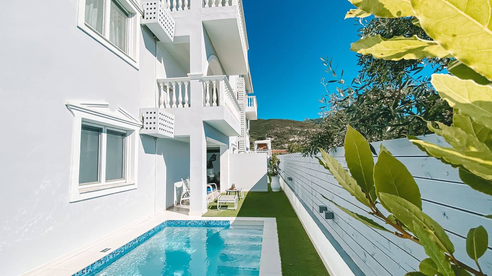 rooms-deluxe-suite-with-private-pool