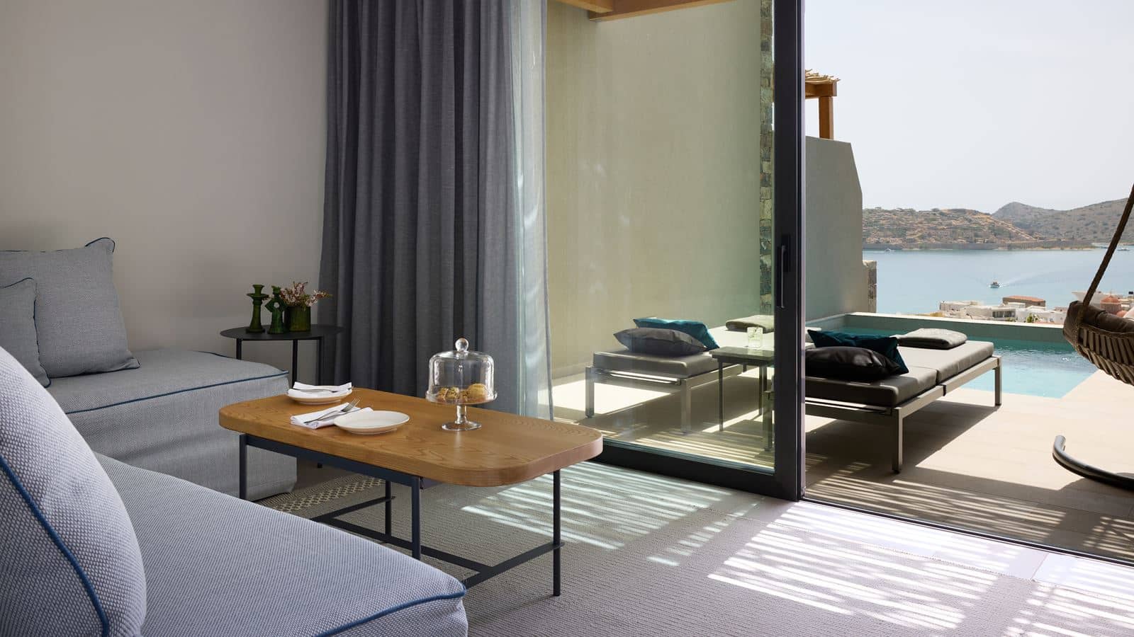 rooms-executive-suite-with-private-pool-sea-view