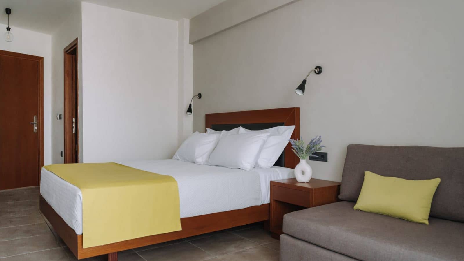 rooms-room-triple-landview-balcony