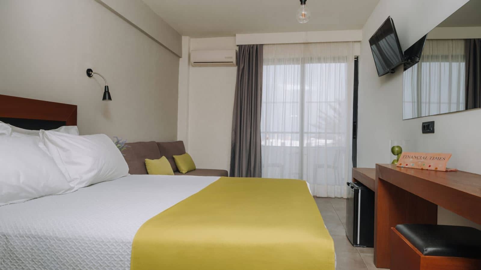 rooms-room-triple-landview-balcony