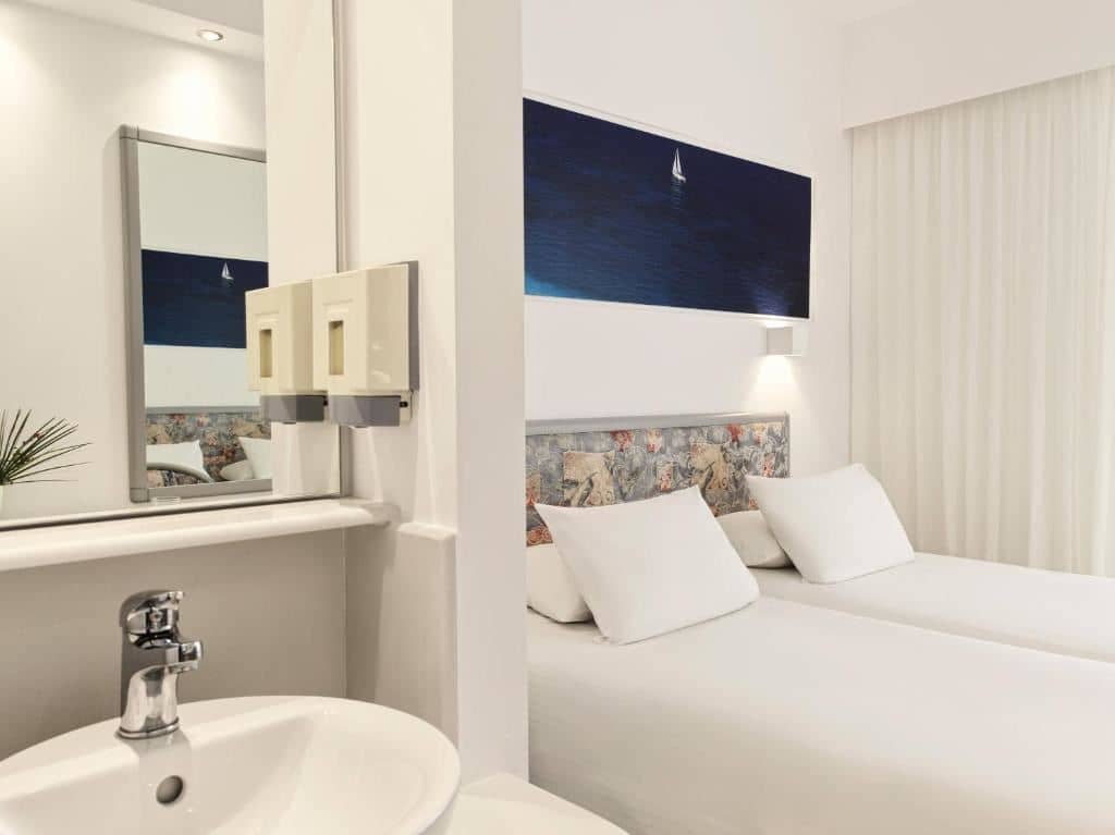rooms-club-twin-room