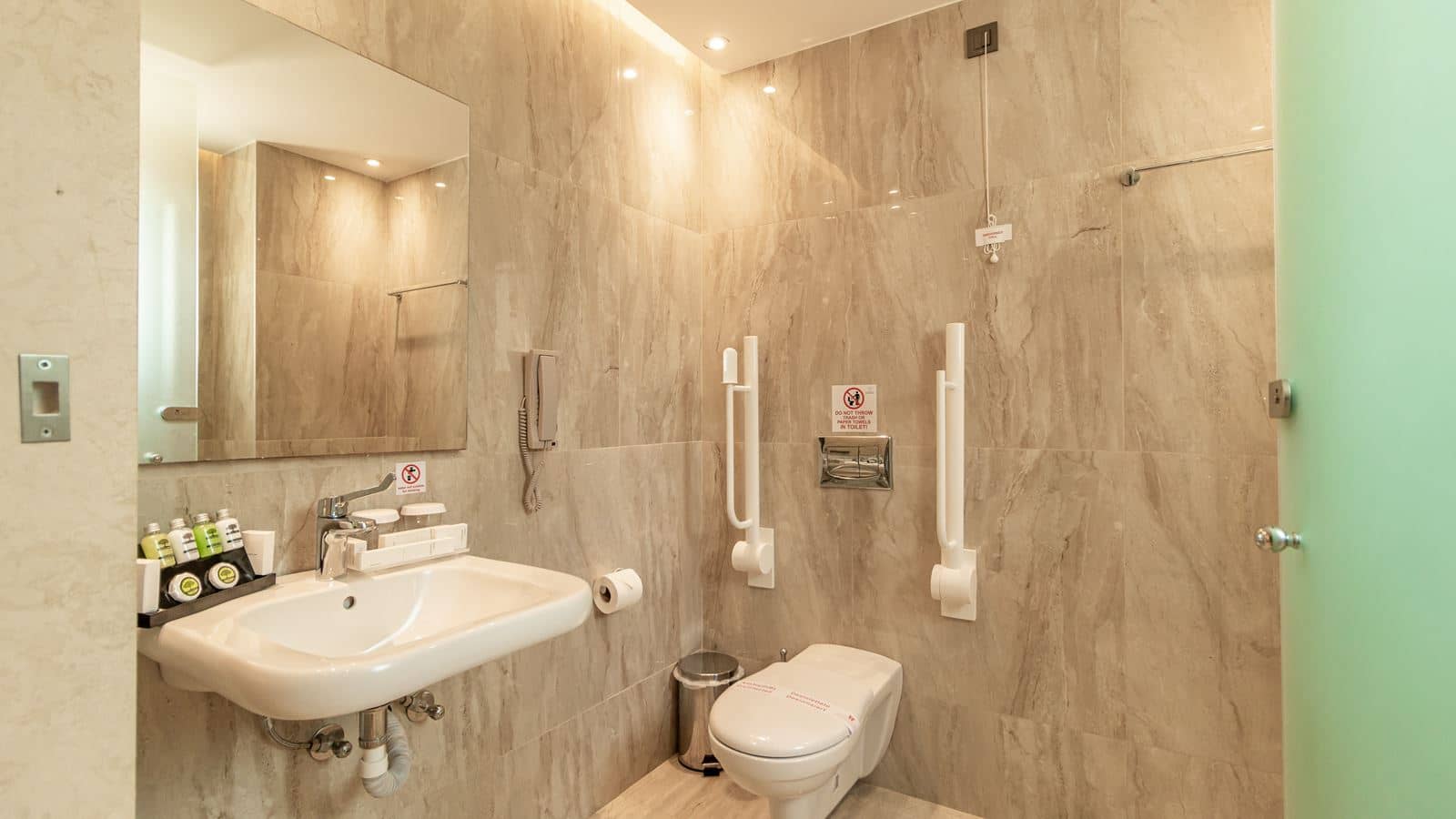 rooms-double-or-twin-room-for-disabled