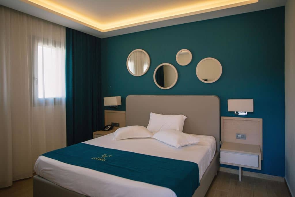 rooms-family-room-garden-view