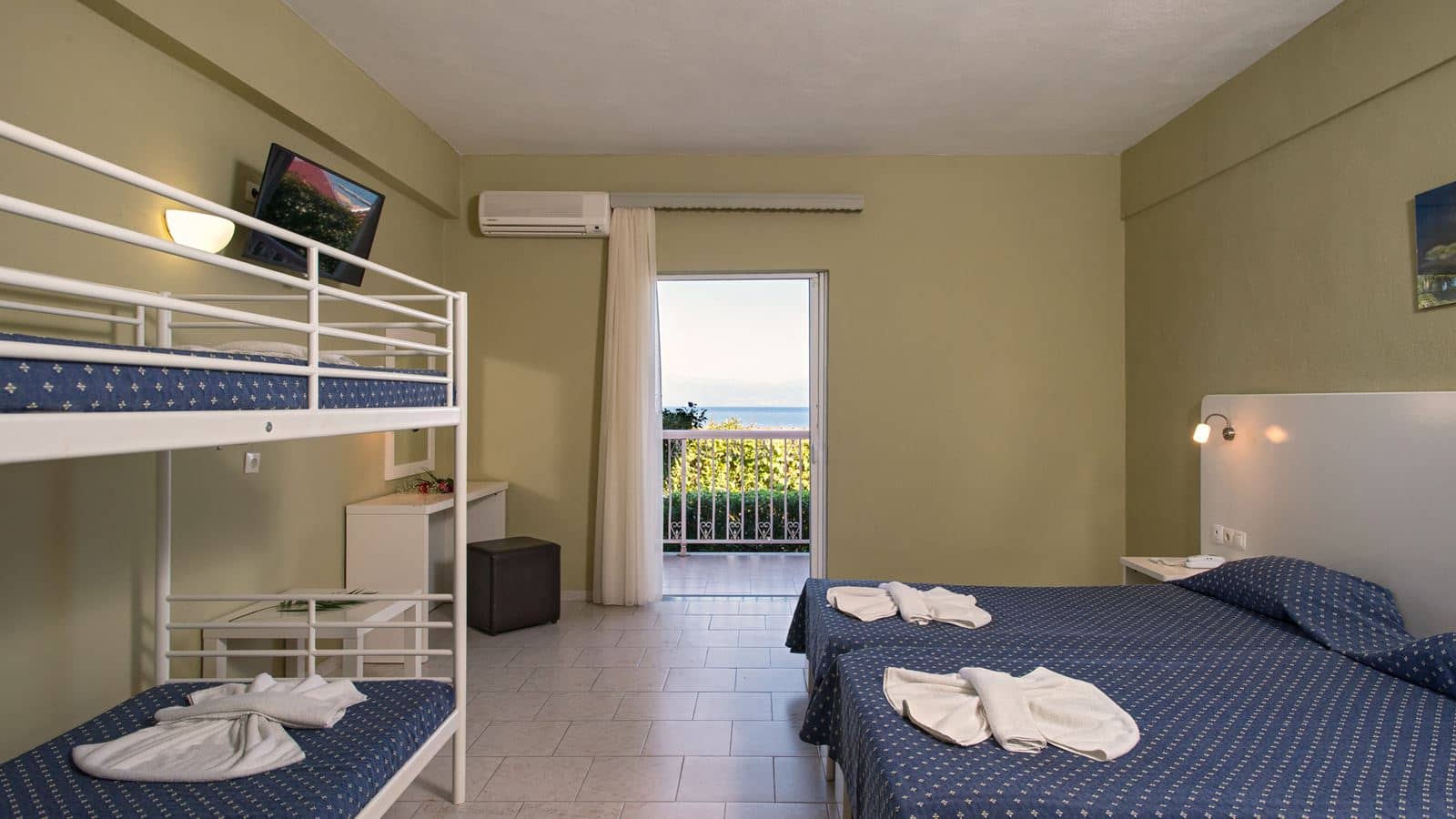 rooms-family-room