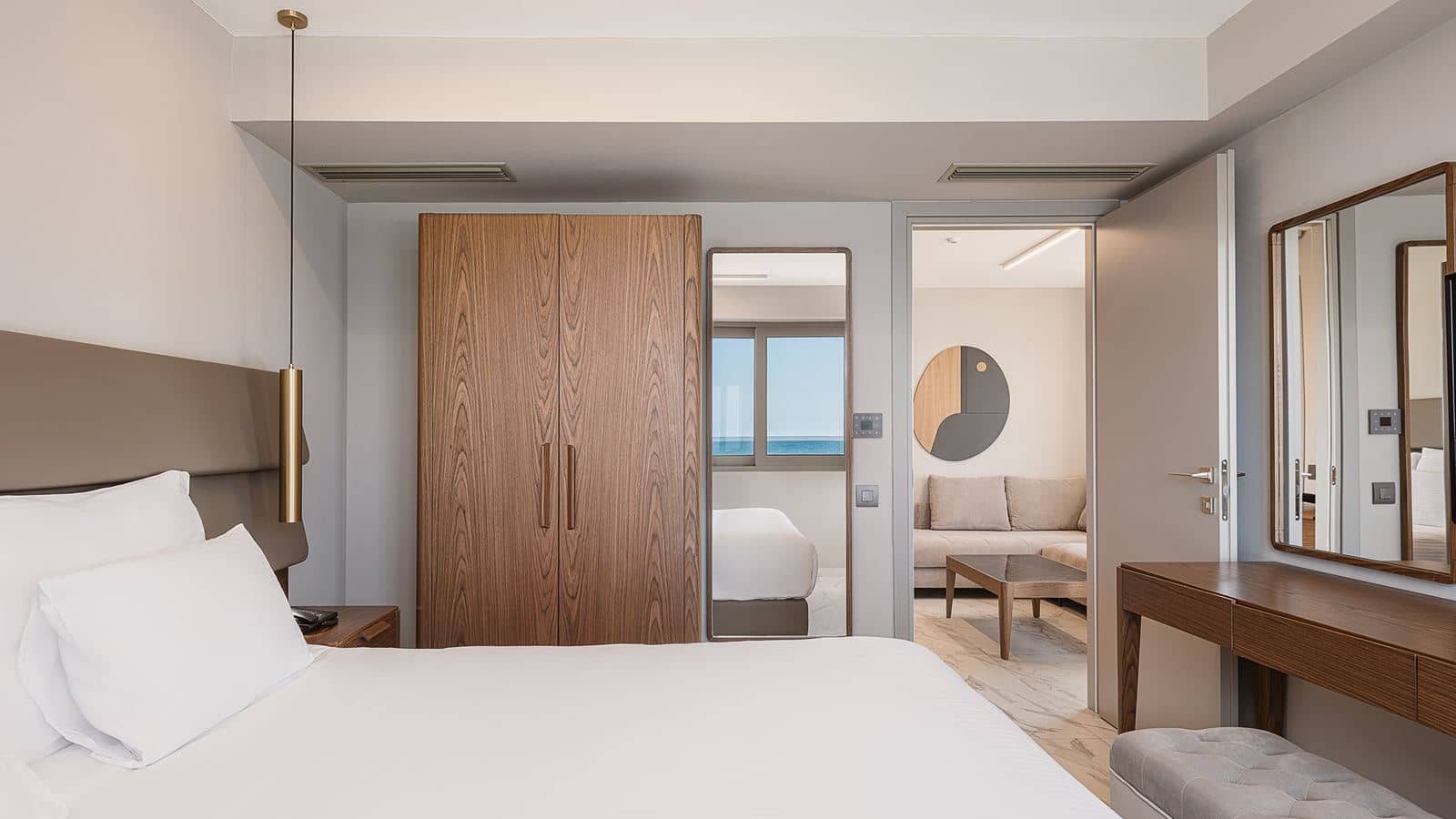 rooms-serenity-suite-1-bedroom-sideseaview-balcony-or-terrace
