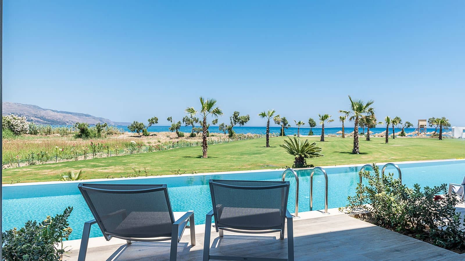 rooms-classic-room-side-sea-view-sharing-pool