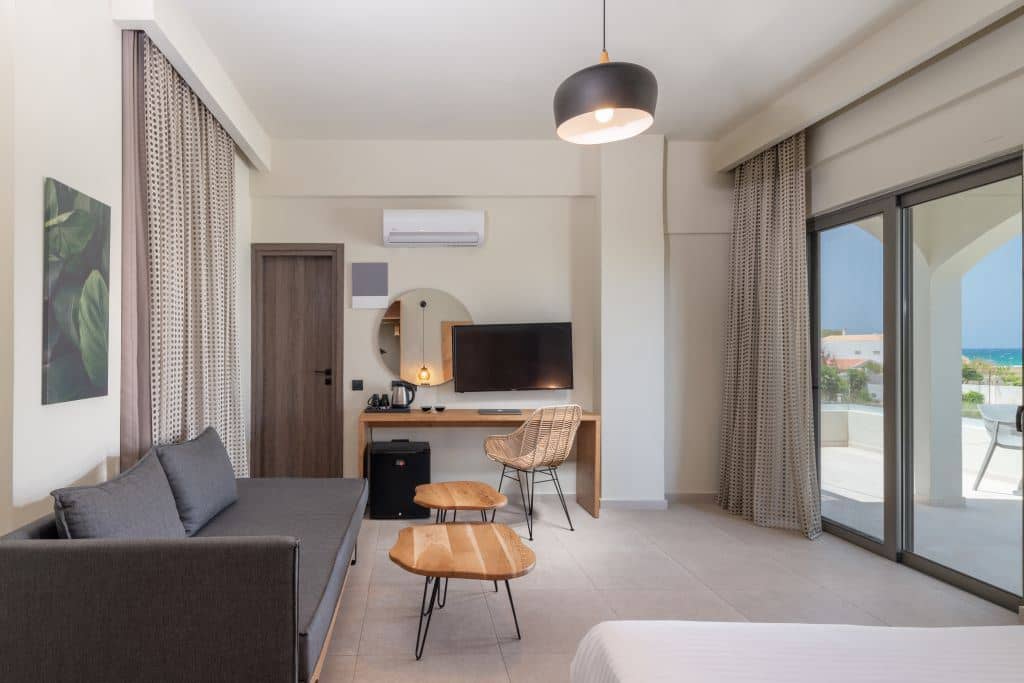 rooms-executive-open-air-jacuzzi-balcony