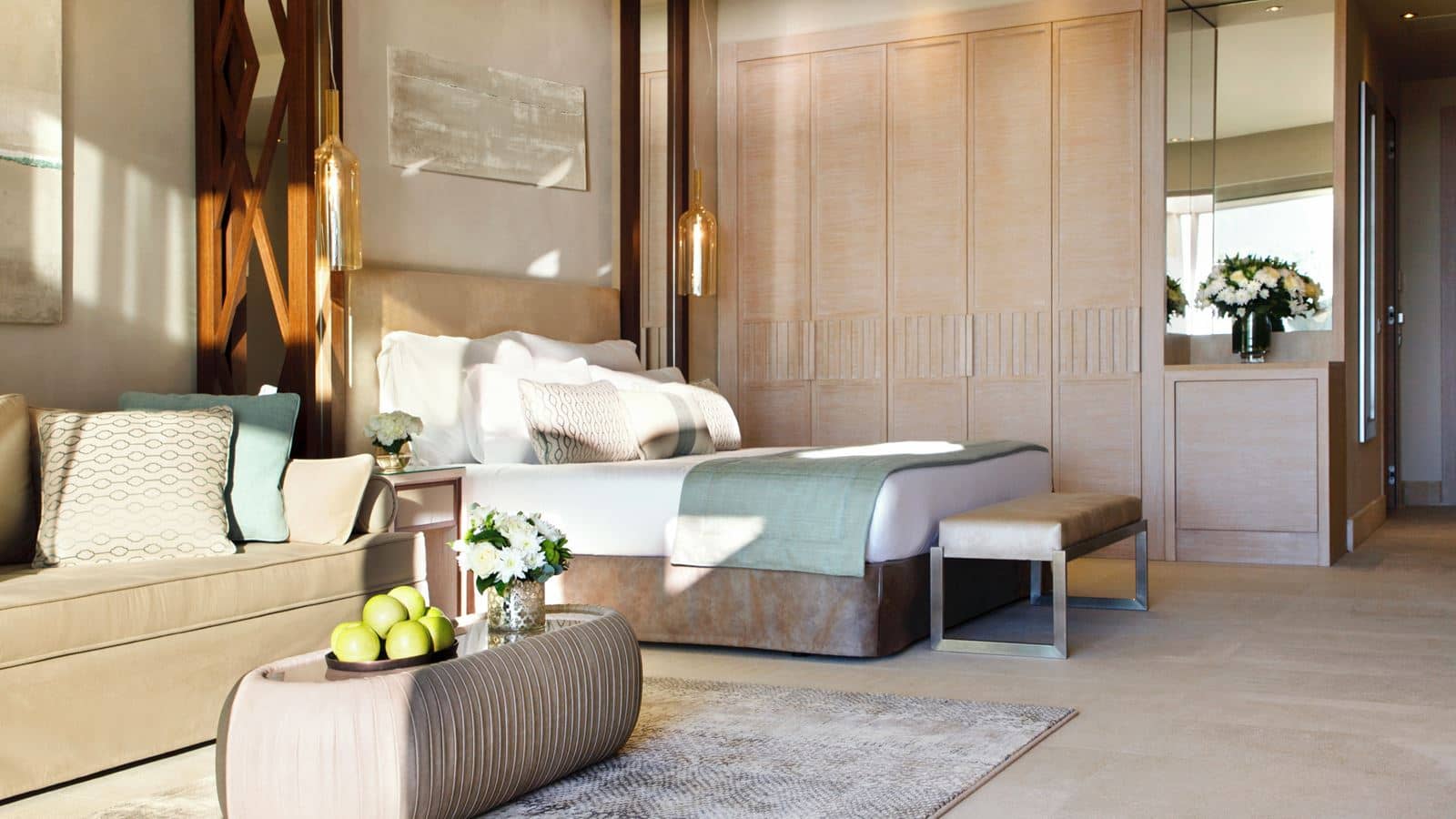 rooms-deluxe-junior-suite-private-garden-sea-view