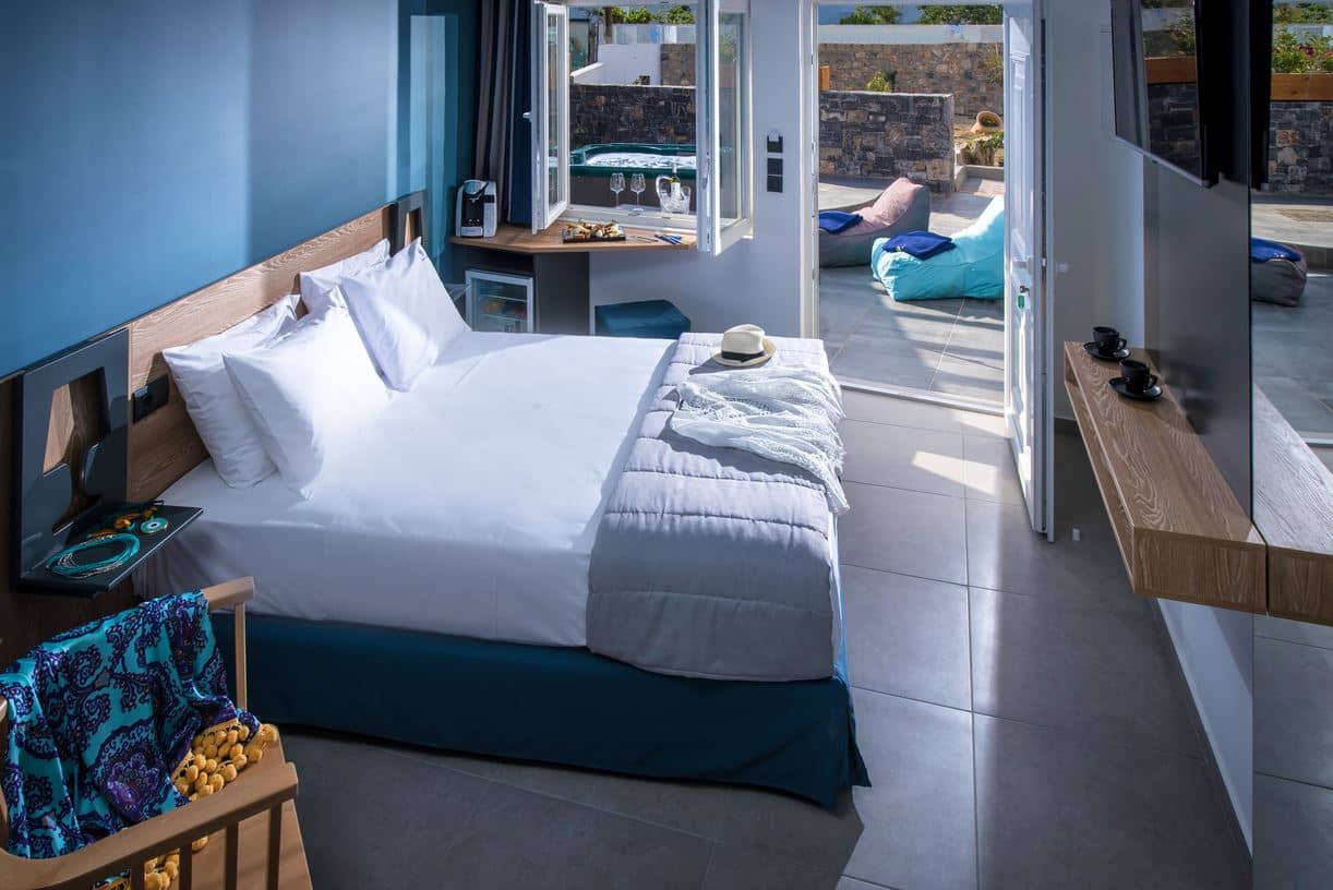 rooms-studio-luxury-with-private-jacuzzi