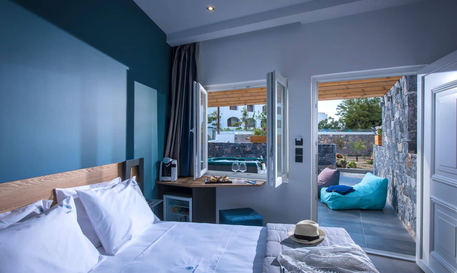 rooms-studio-luxury-with-private-jacuzzi