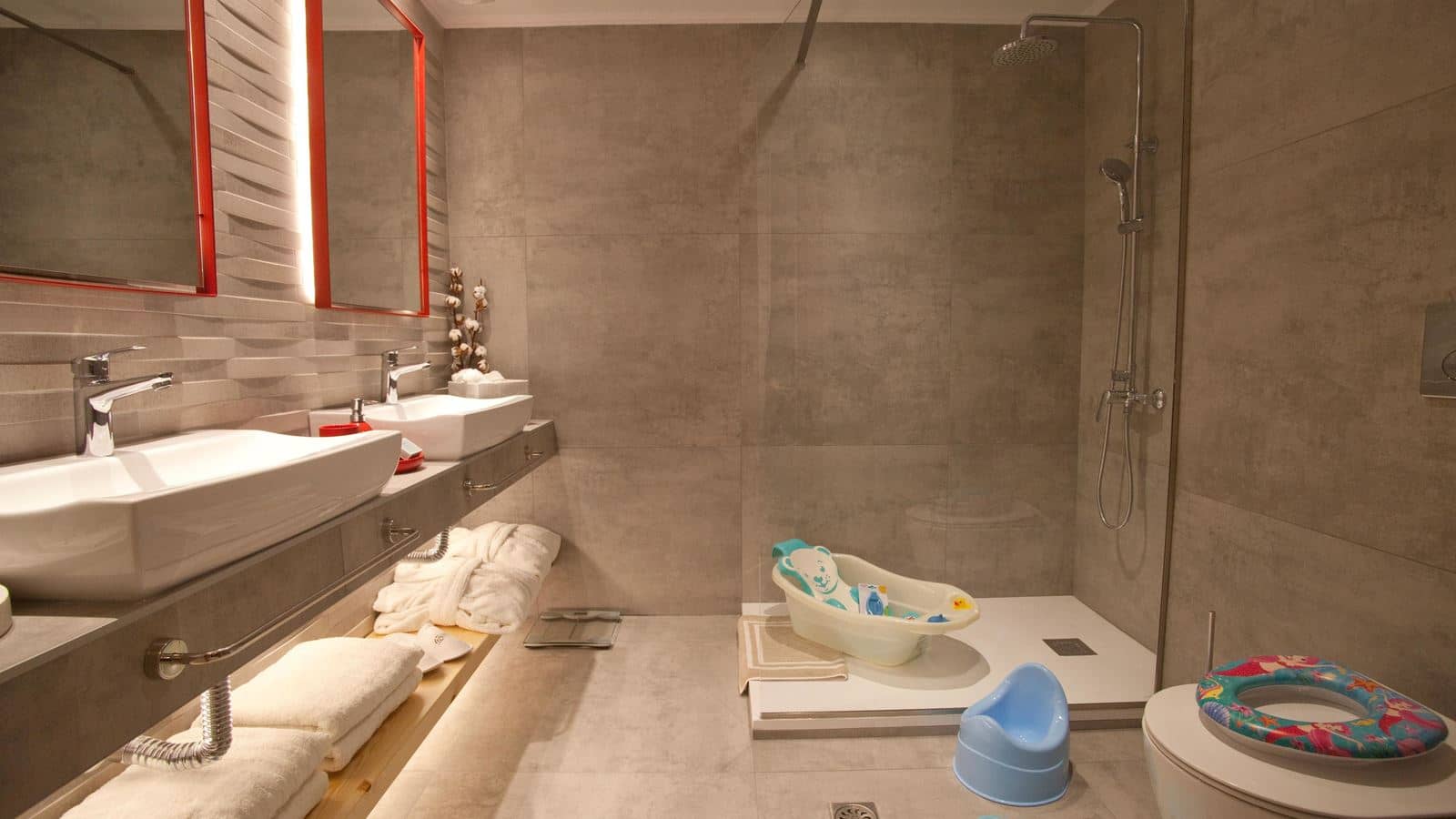 rooms-maisonette-front-pool