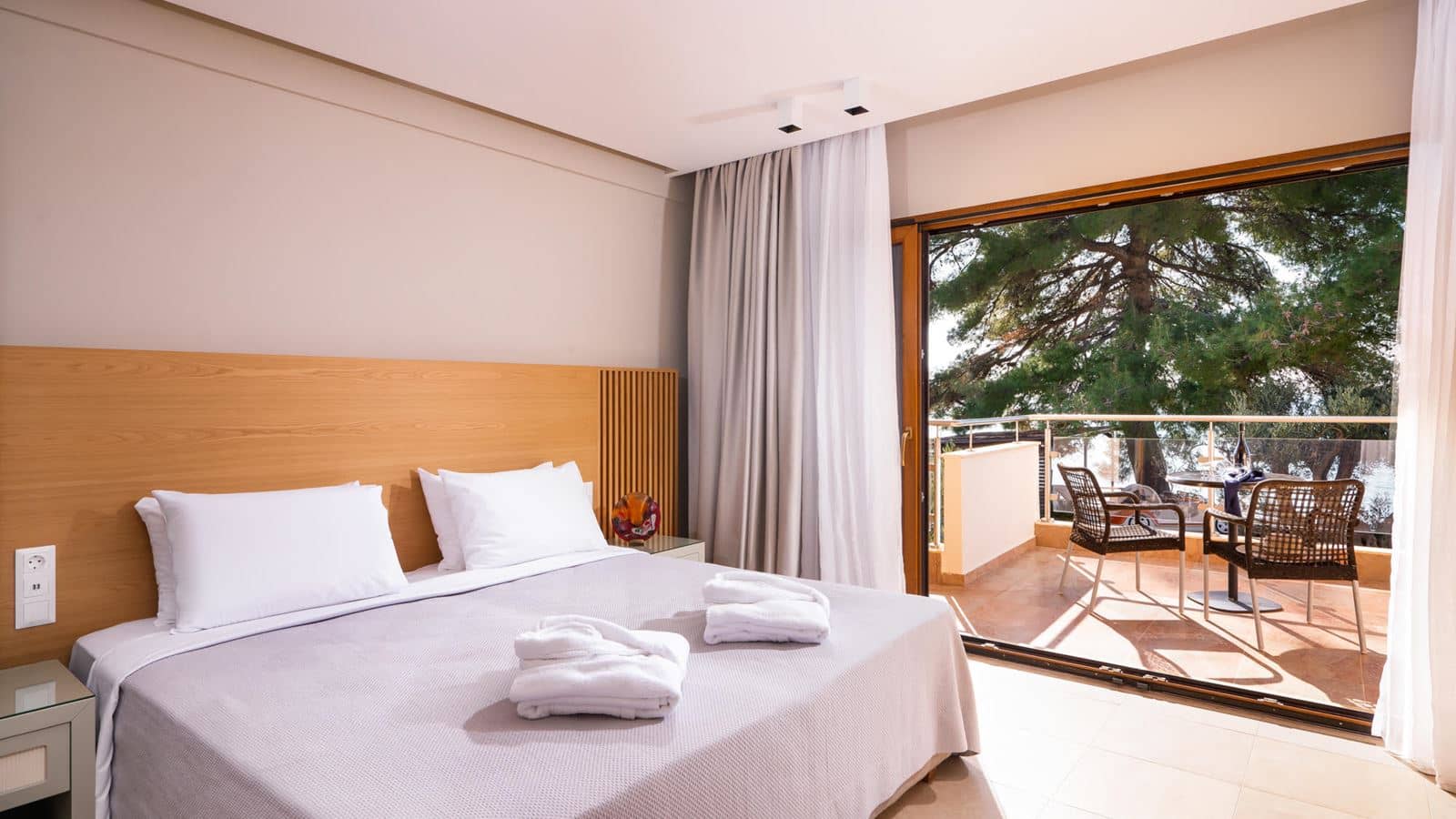 rooms-deluxe-junior-suite-garden-or-pool-view