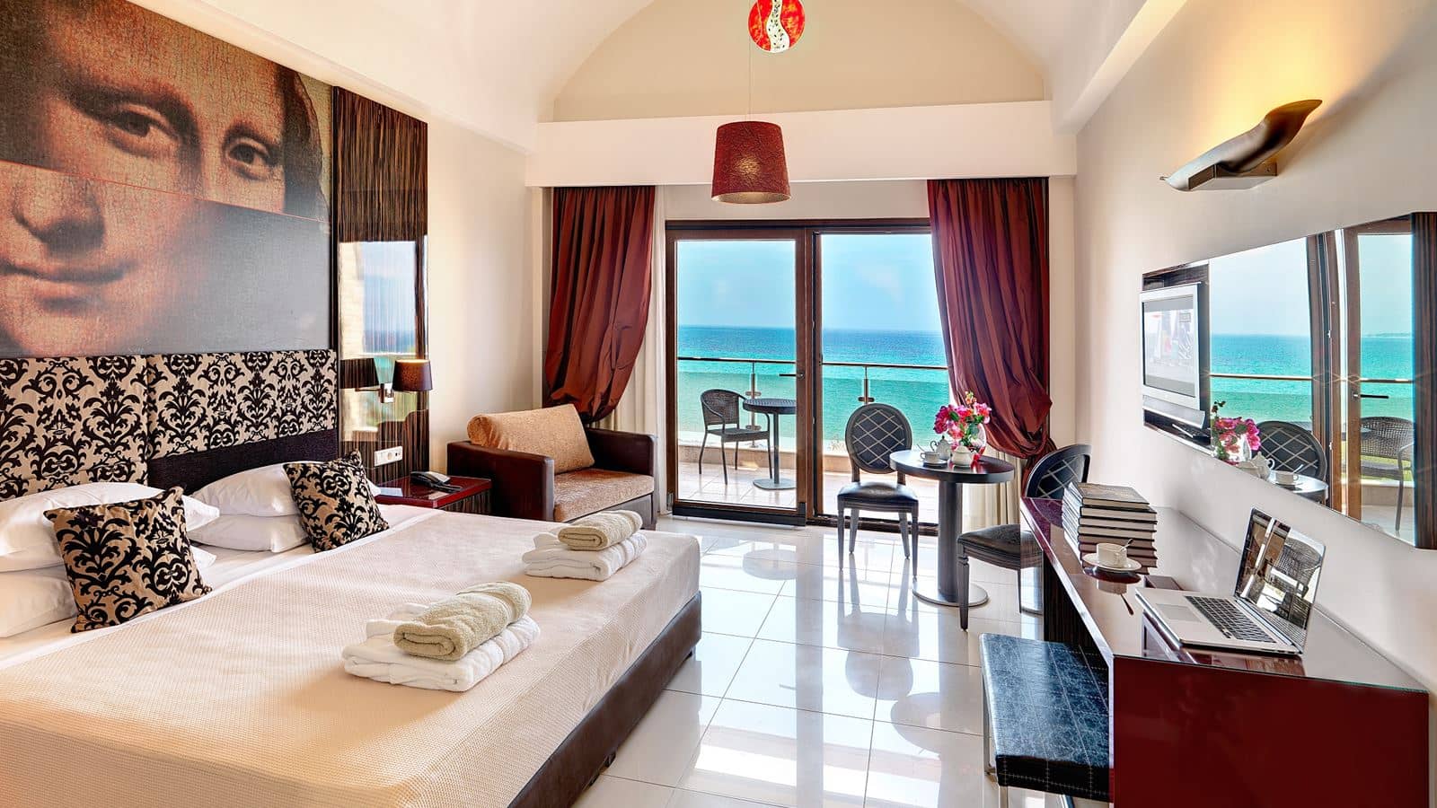 rooms-deluxe-room-side-sea-view