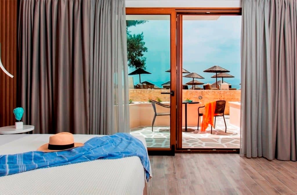rooms-superior-room-gardenpool-view