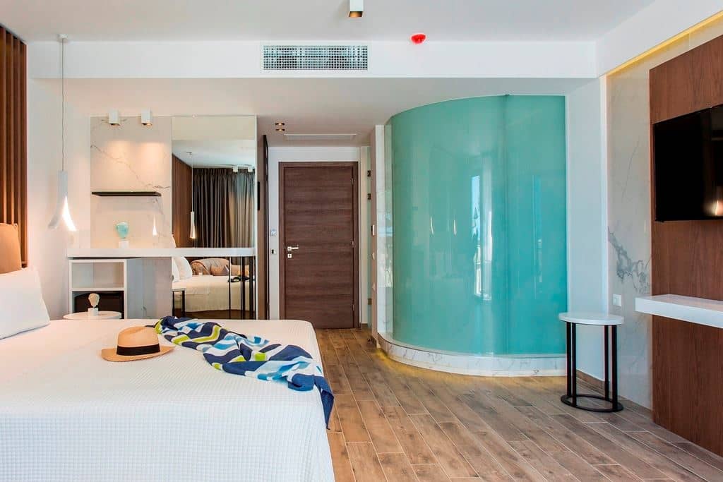 rooms-superior-room-gardenpool-view