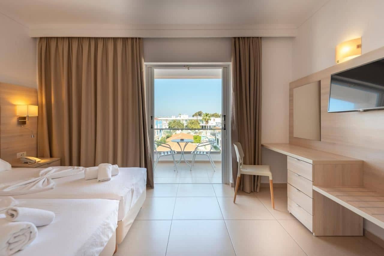 rooms-apartment-1-bedroom-land-view-balcony-or-terrace
