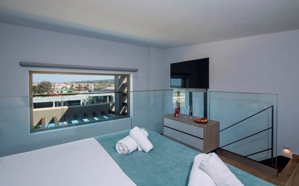 rooms-junior-suite-loft-garden-view-balcony