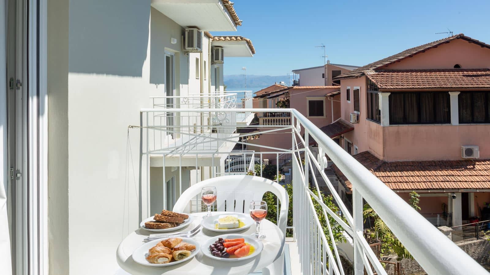 rooms-comfort-studio-with-balcony