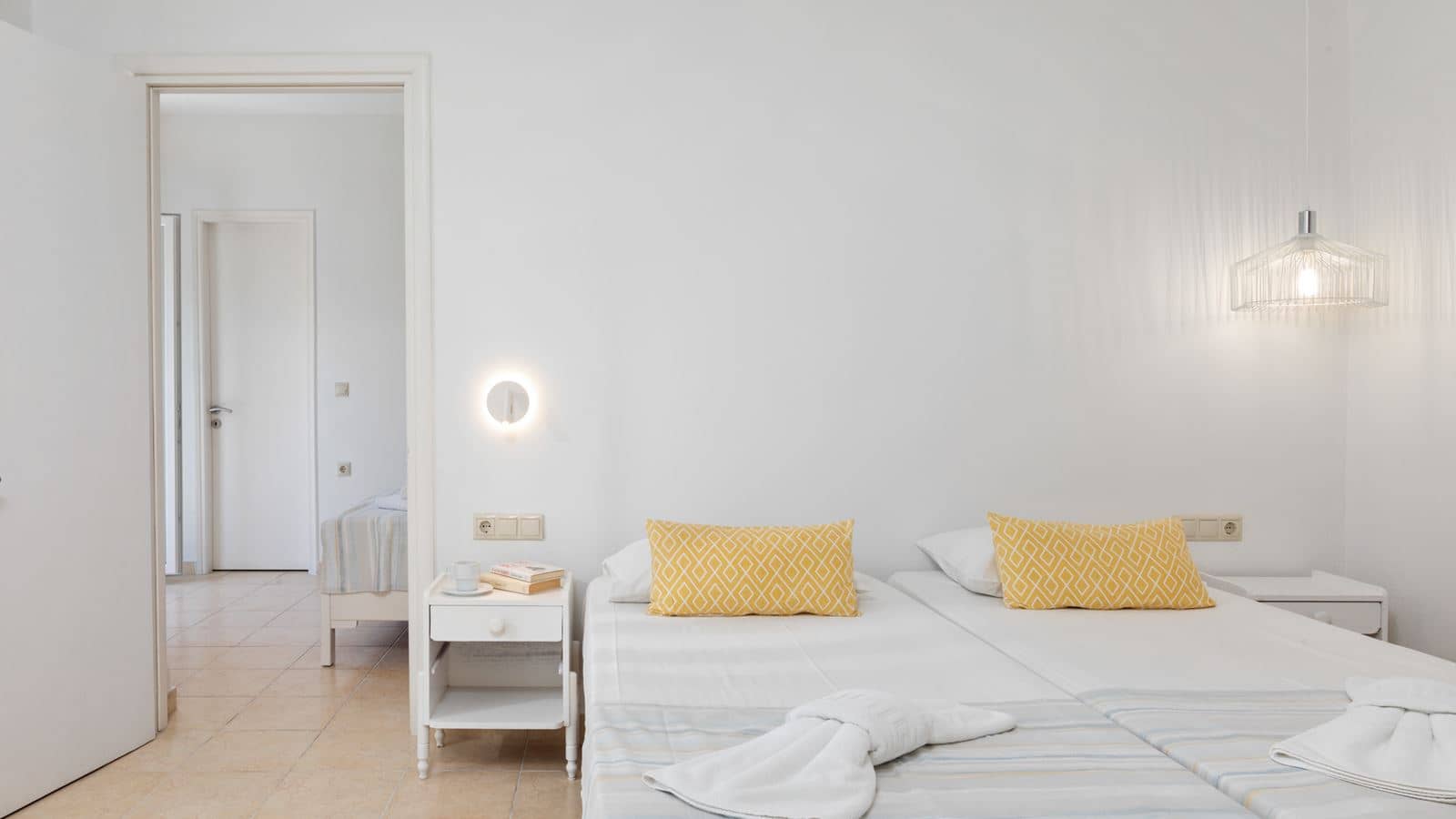rooms-family-suite-with-balcony