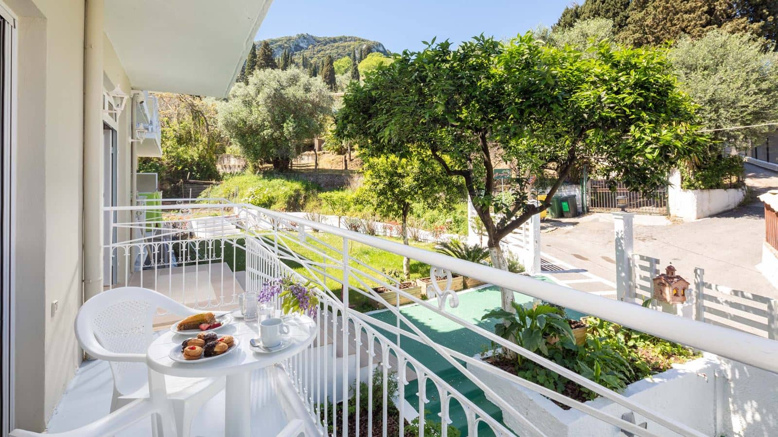rooms-family-suite-with-balcony