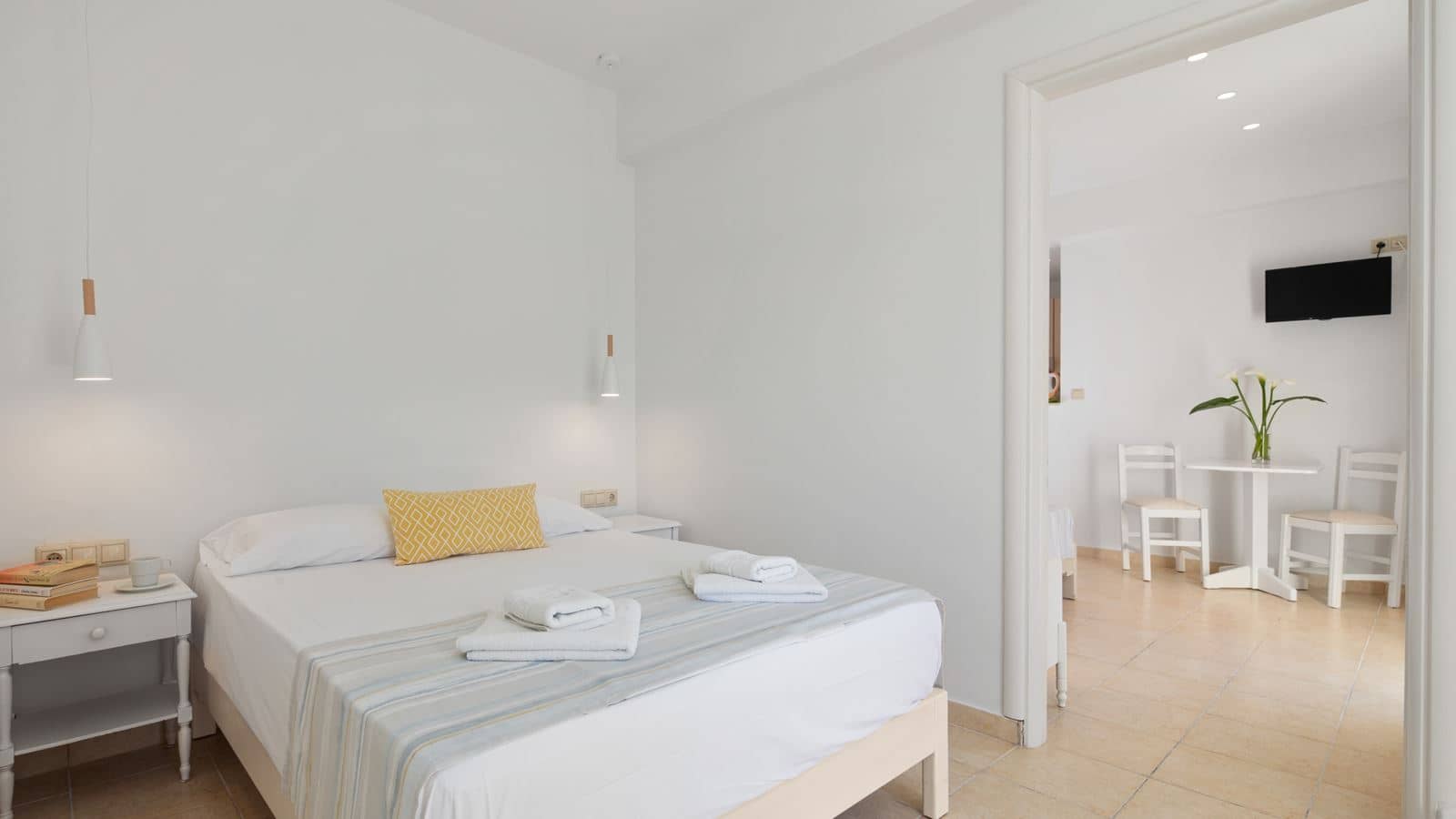 rooms-family-suite-with-balcony