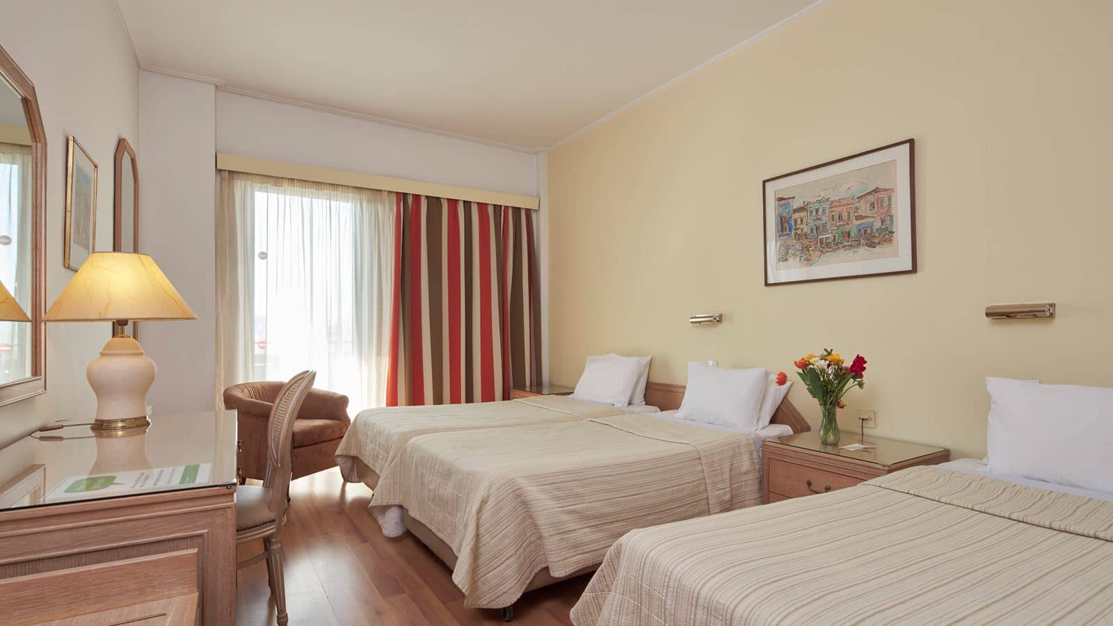 rooms-family-room-superior-city-view