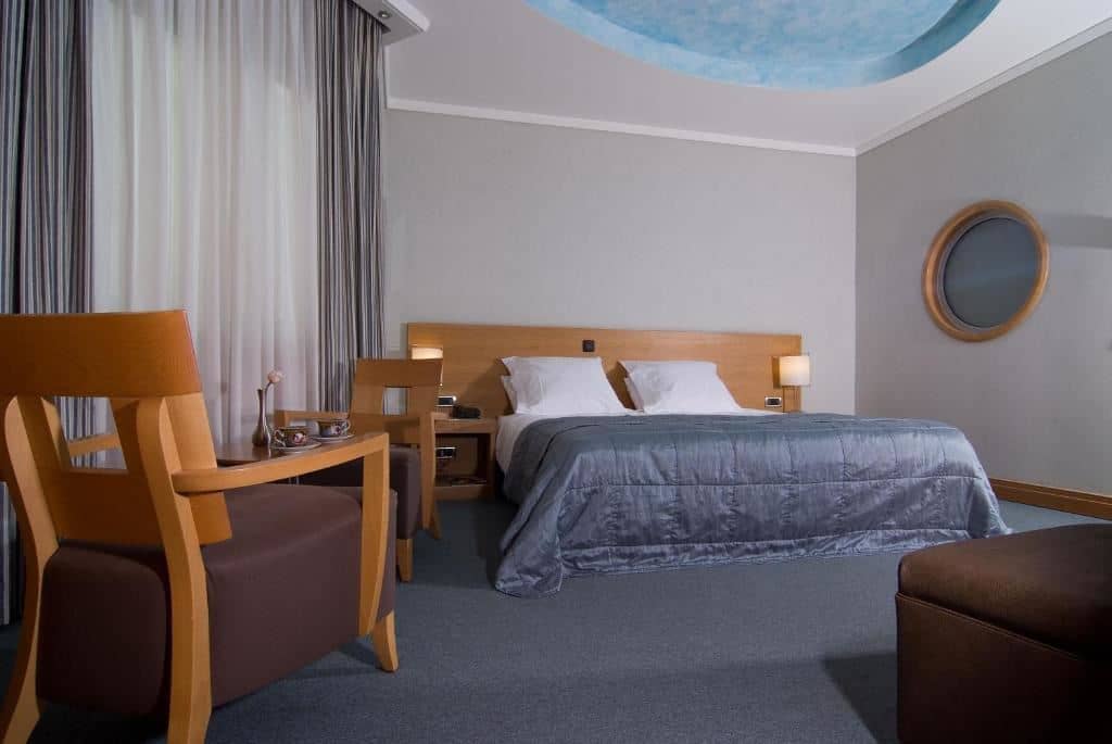 rooms-double-or-twin-queen-size-bed