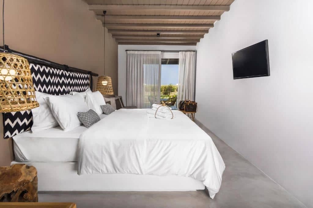 rooms-deluxe-room-with-private-pool