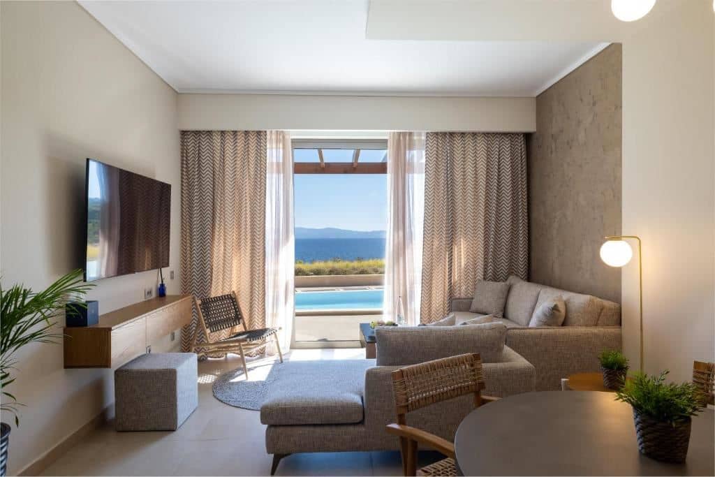 rooms-one-bedroom-suite-private-pool