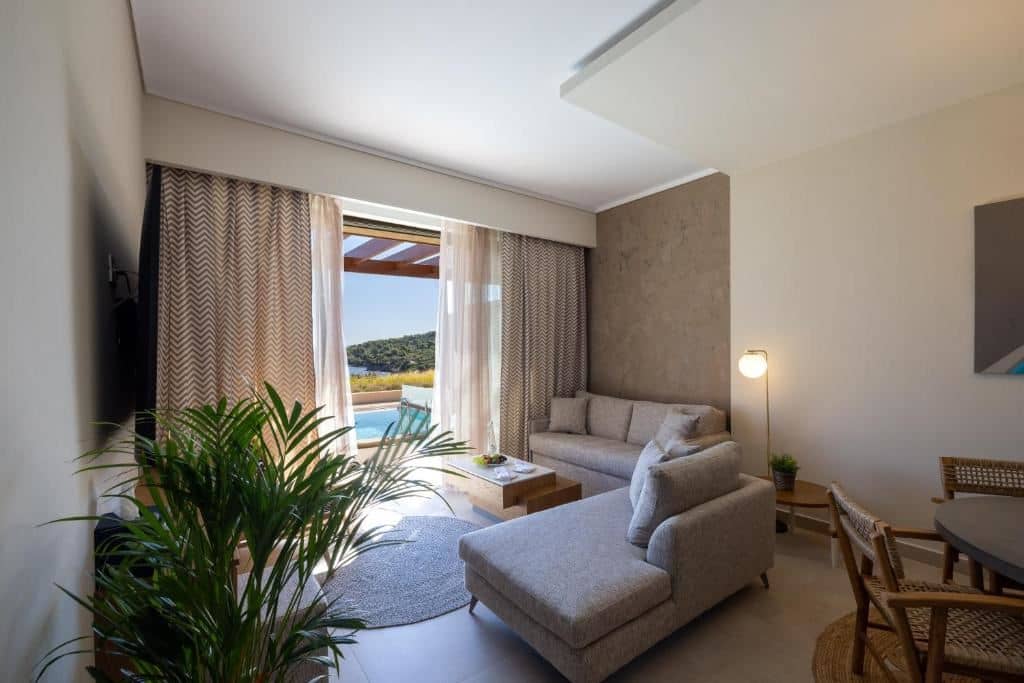 rooms-two-bedroom-duplex-suite-private-pool