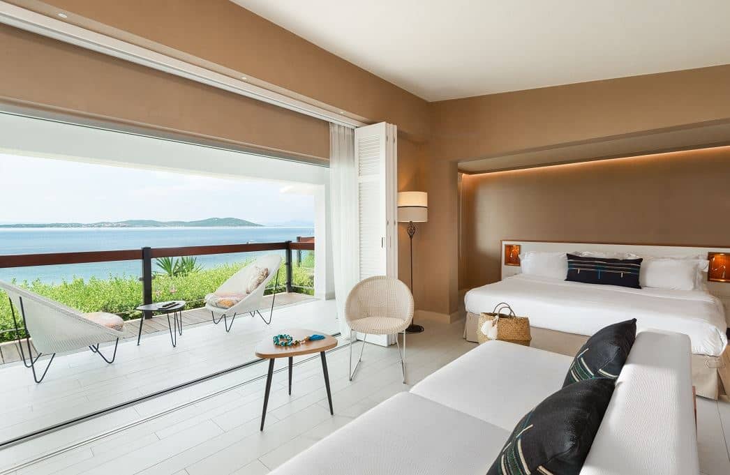 rooms-bungalow-sea-front-balcony
