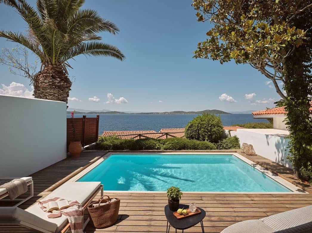 rooms-two-bedrooms-bungalow-sea-view-private-pool-terrace