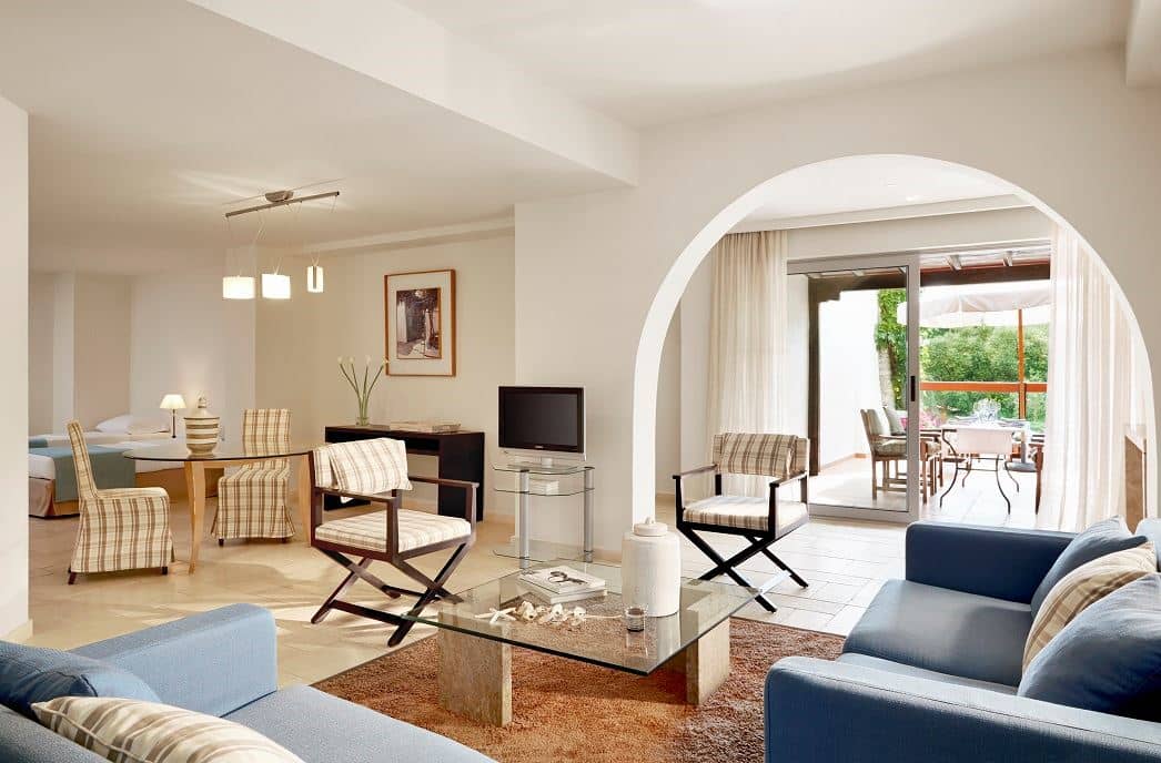 rooms-suite-2-bedrooms-garden-view-private-pool-terrace
