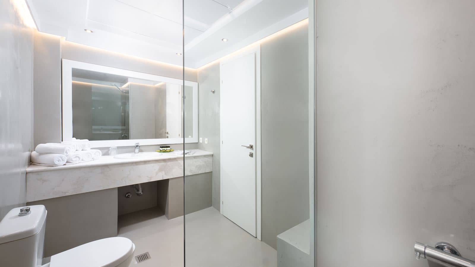 rooms-one-bedroom-family-suite-sea-view