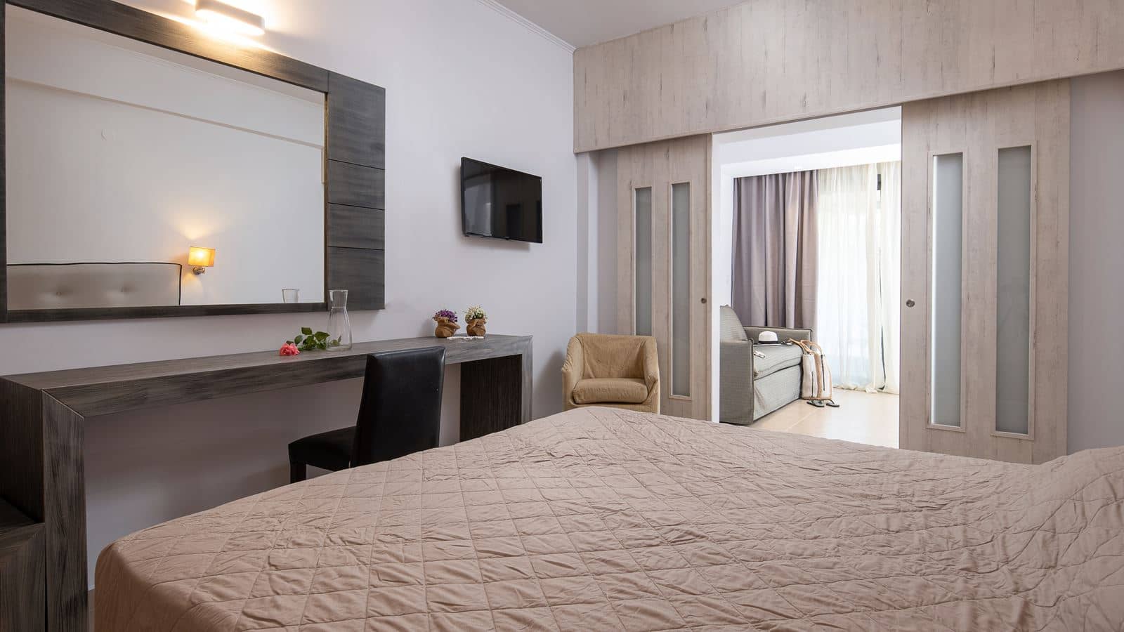 rooms-deluxe-family-land-view