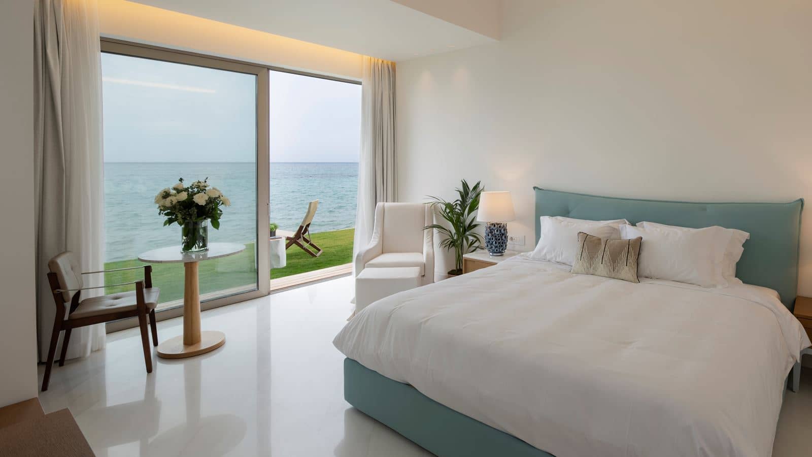 rooms-grand-pavilion-waterfront-with--private-pool