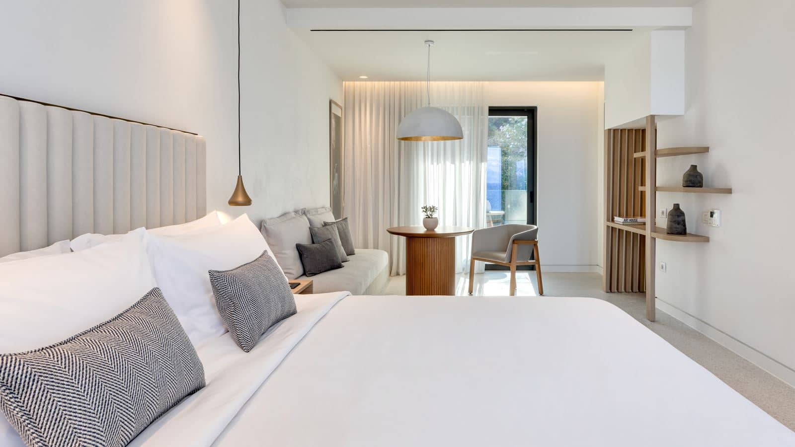 rooms-grand-opal-suite-sea-view