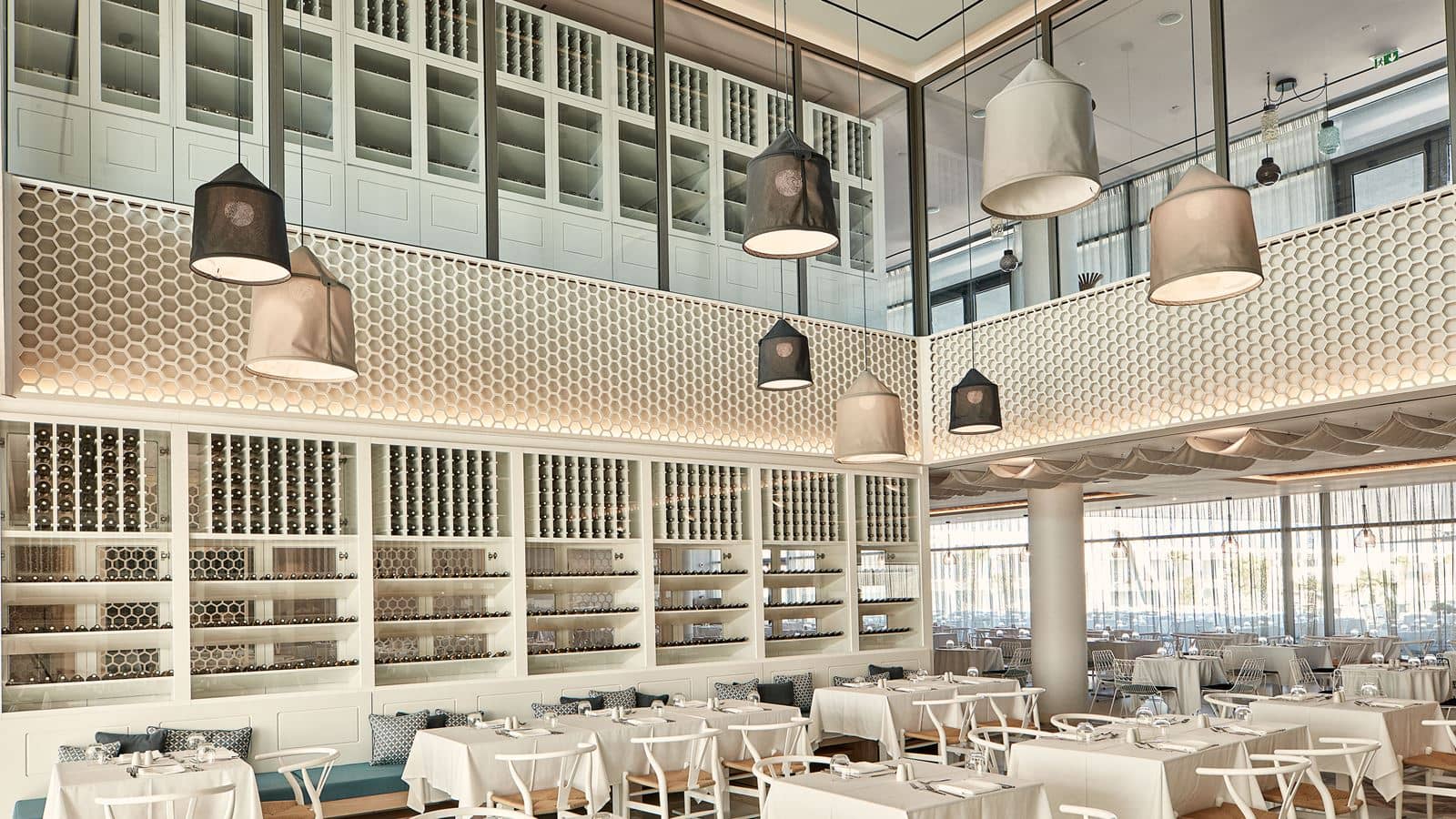 restaurants-mesogeios-main-restaurant