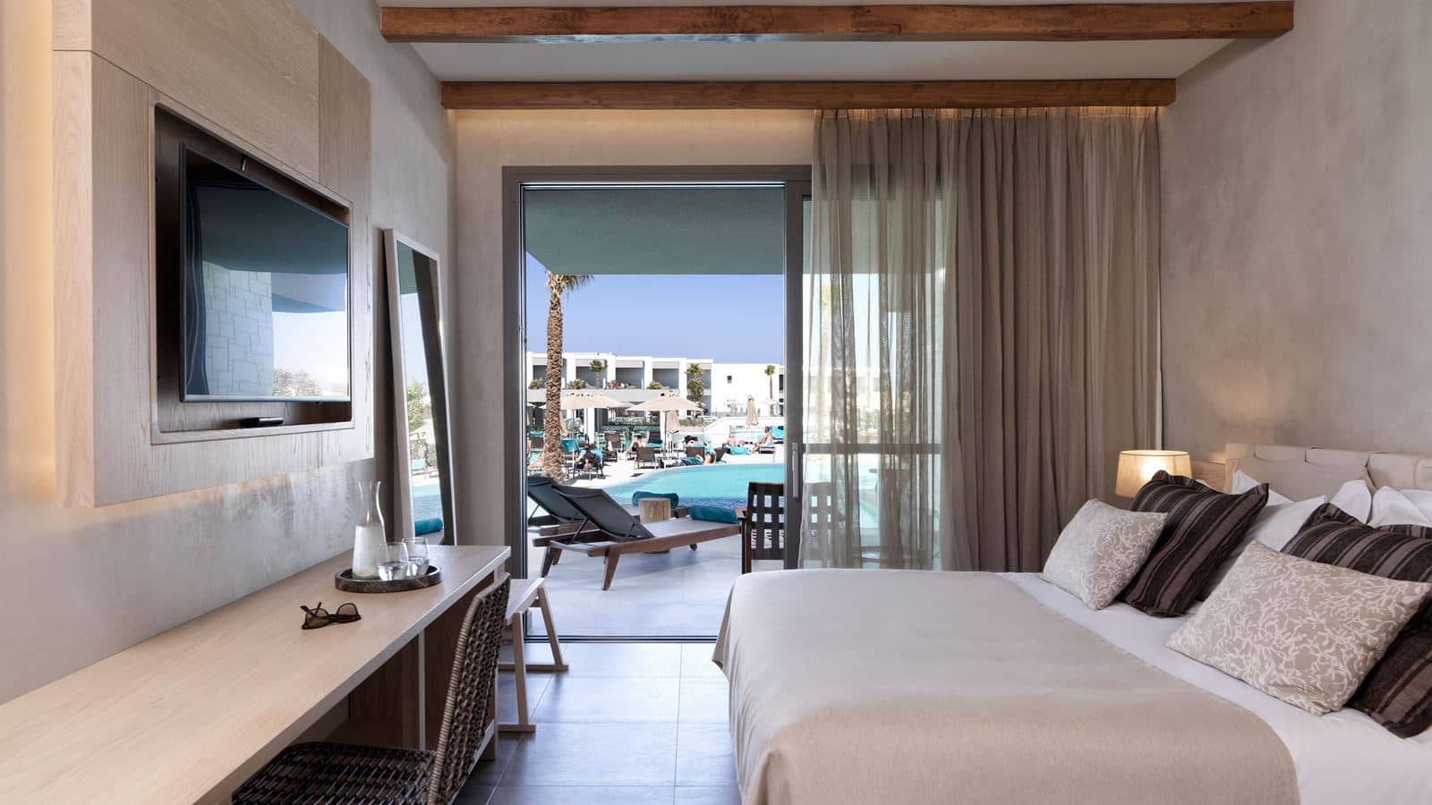 rooms-room-signeluse-inland-view-swim-up-terrace