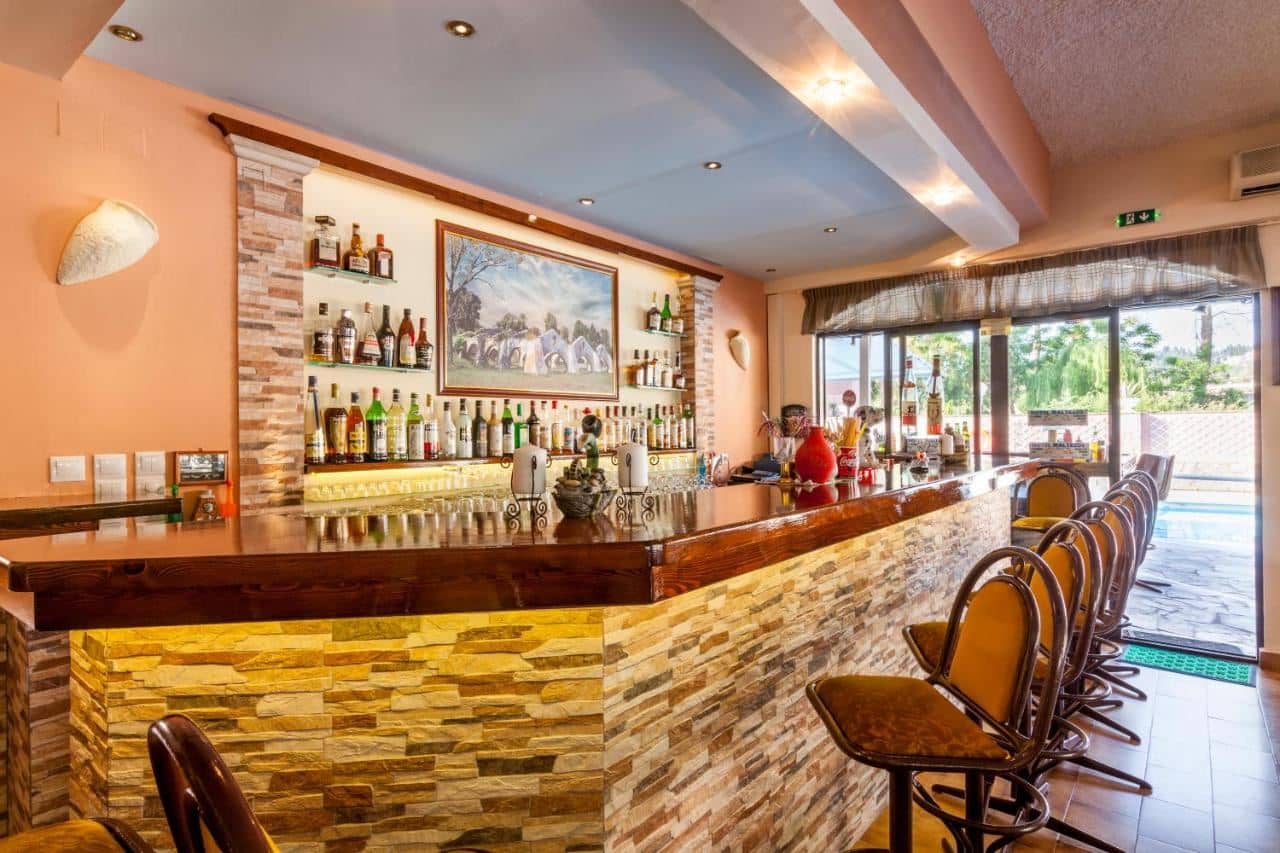 bars-main-bar
