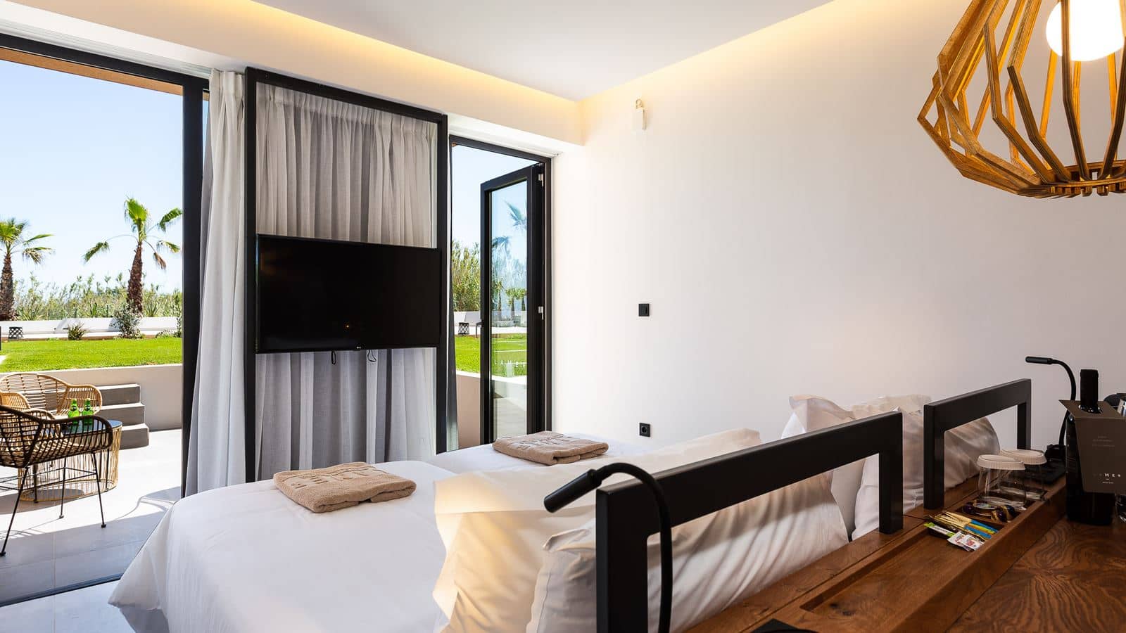 rooms-double-room-garden-level-with-outdoor-jetted-tub