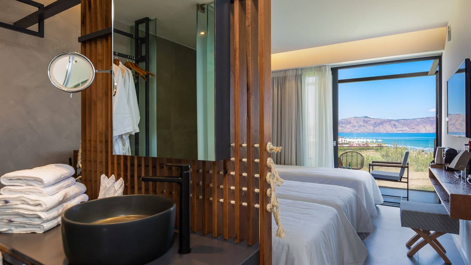 rooms-room-superior-double-sea-view