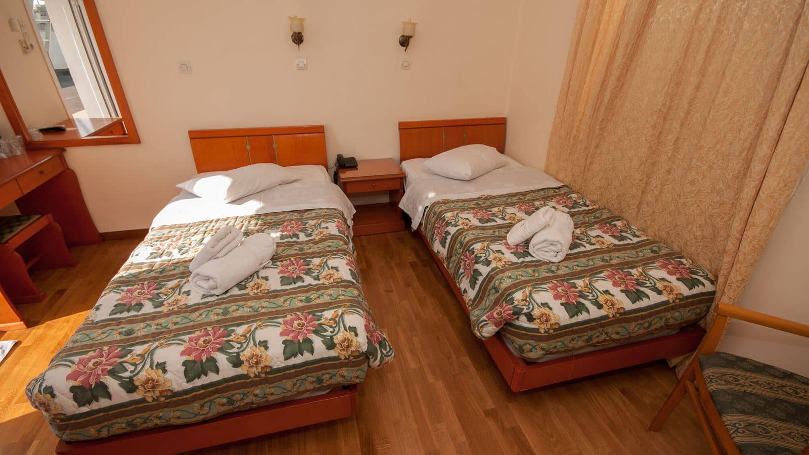 rooms-quadruple-three-beds