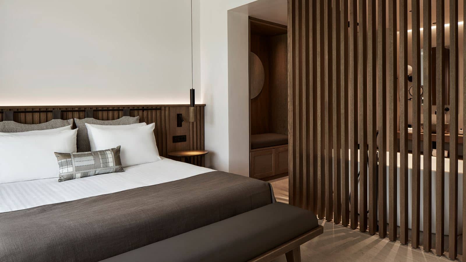 rooms-ionian-beachfront-suite