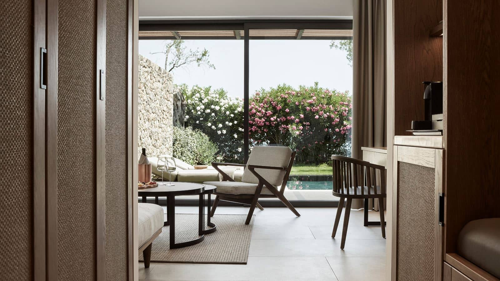rooms-ionian-beachfront-suite