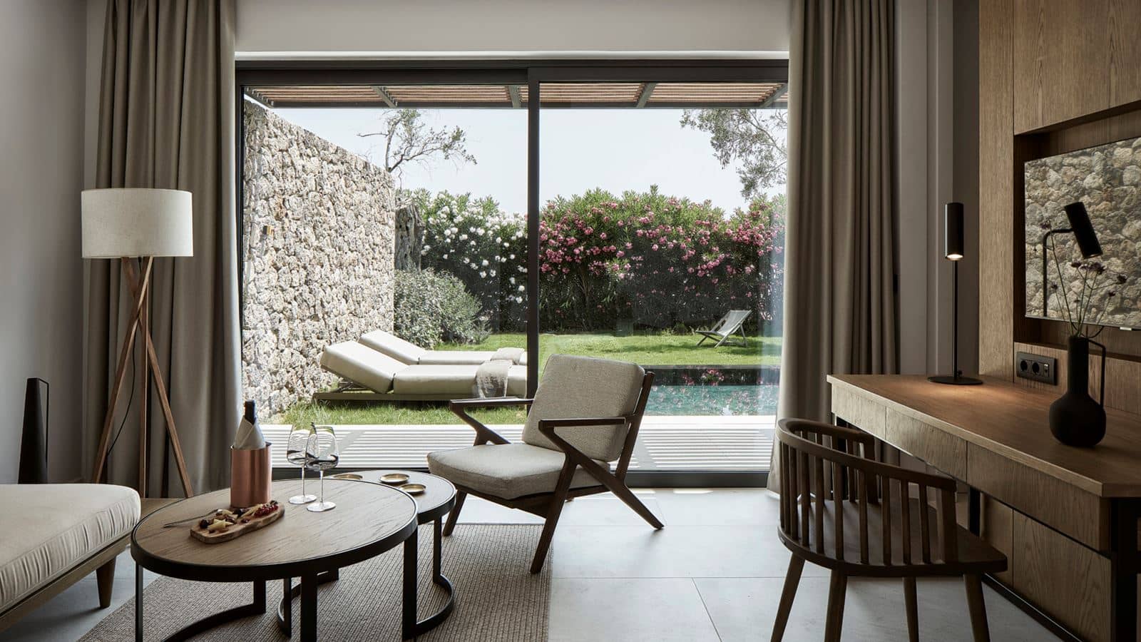 rooms-ionian-beachfront-suite