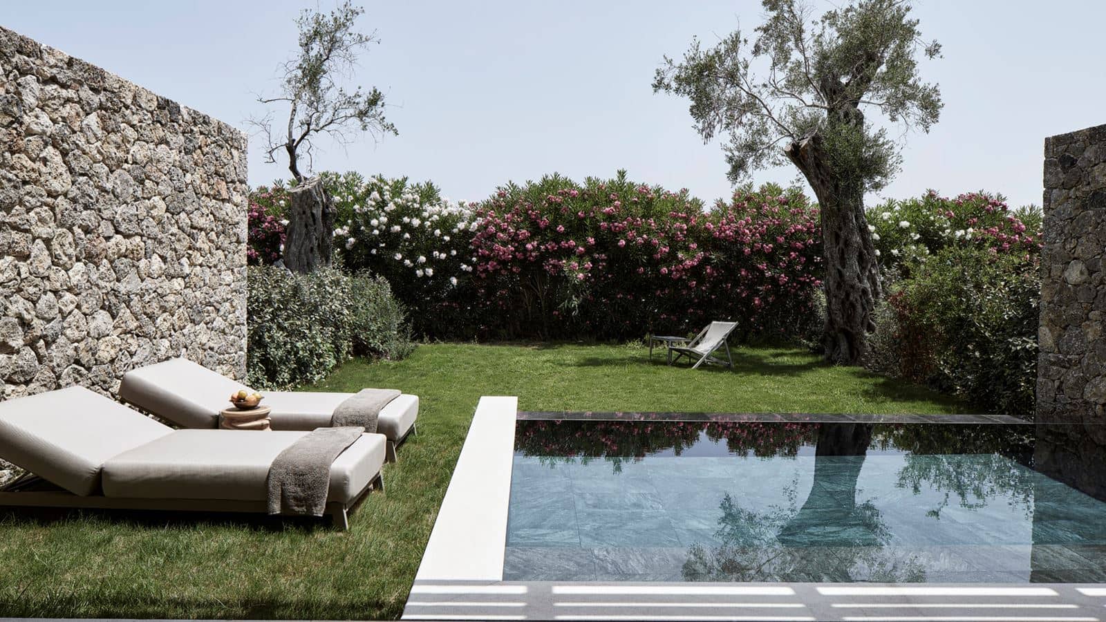 rooms-ionian-beachfront-suite