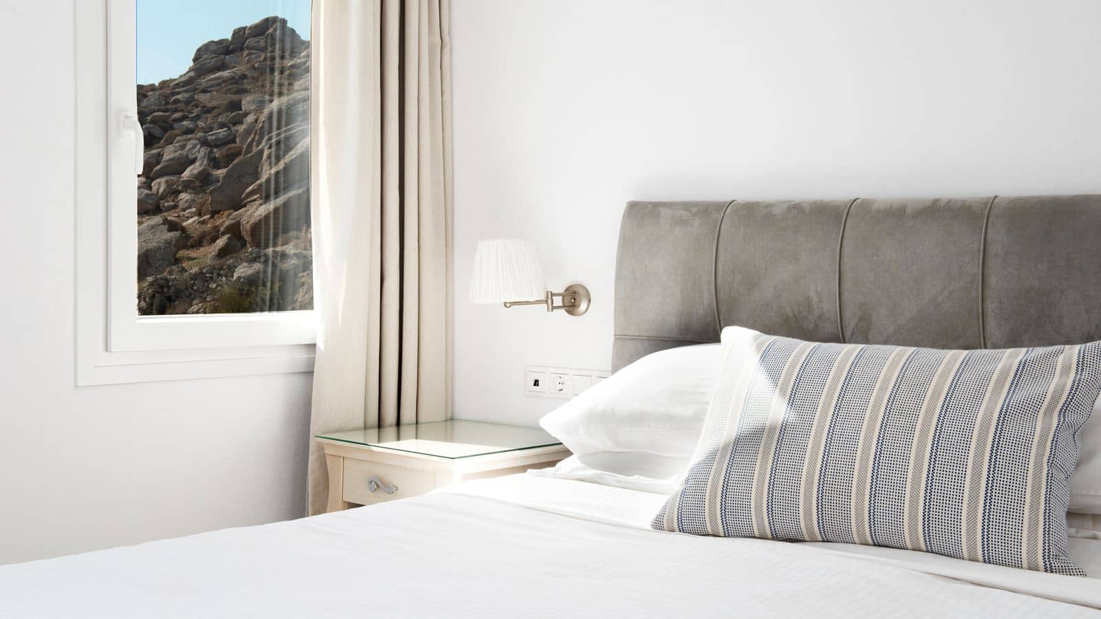 rooms-double-or-twin-deluxe-sea-view