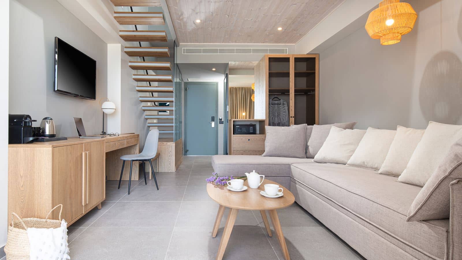 rooms-loft-suite-side-sea-view